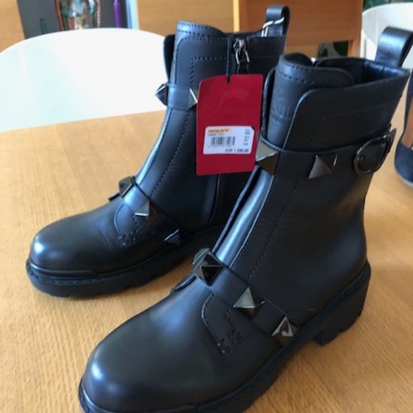 Valentino Garavani Combat Boots - Picture 5 of 5